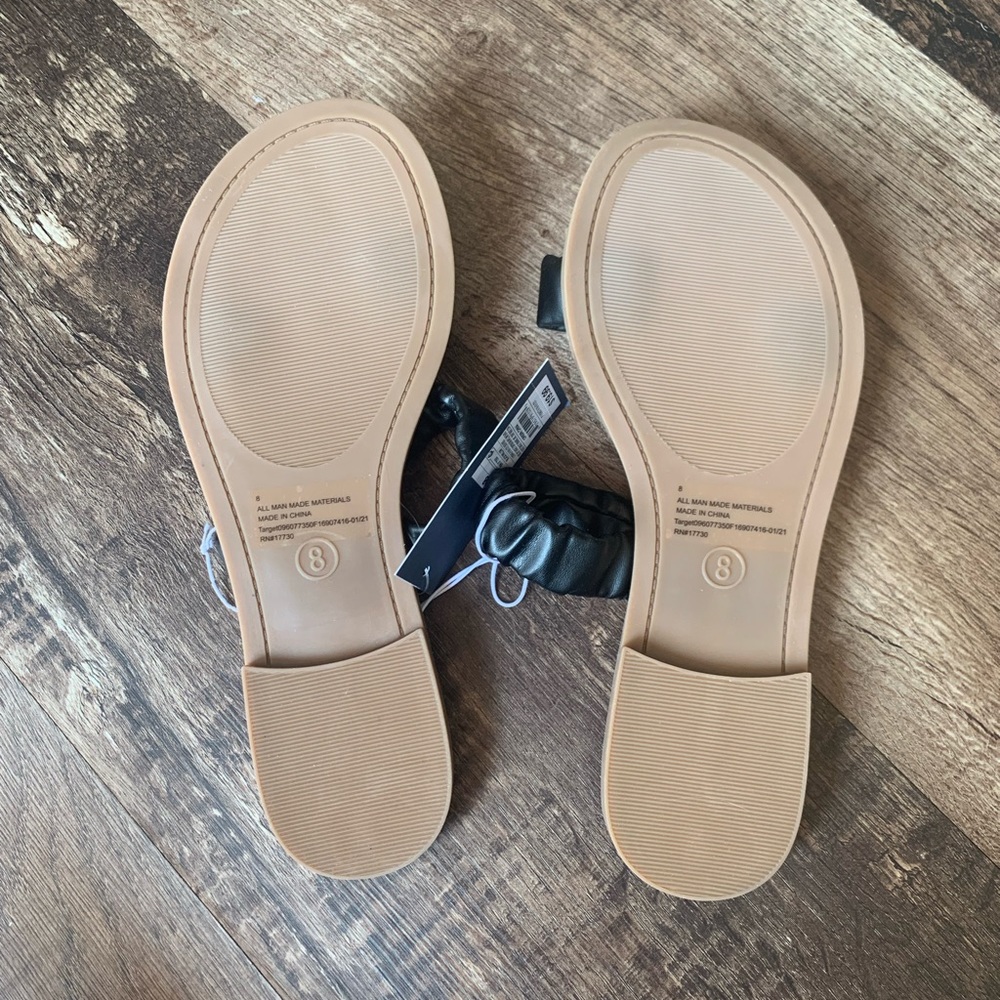 Universal thread women’s size 8 sandals - Picture 2 of 2